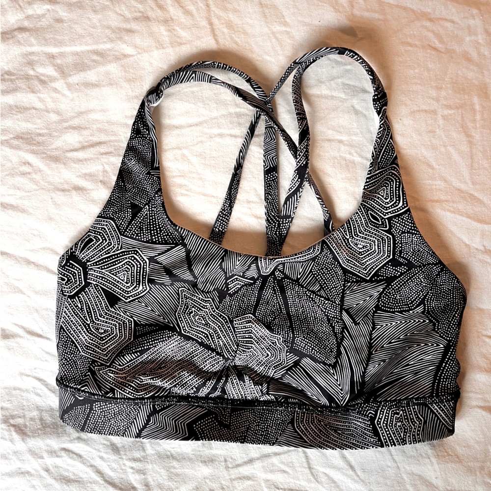 😍 Lululemon Energy Bra Size 6 VGUC, black and white Floral
